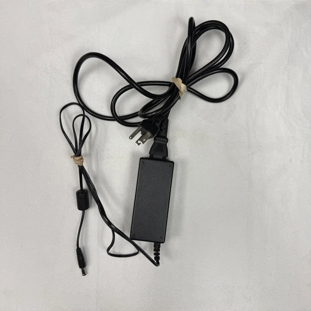 Shenzhen Honor 19V 2.1A AC Adapter ADS-40NP-19-1 19040E Switching Power‎ Supply